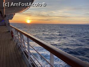 [P98] În croazieră cu Costa Fortuna - alt apus » foto by nicole33
 - 
<span class="allrVoted glyphicon glyphicon-heart hidden" id="av1543118"></span>
<a class="m-l-10 hidden" id="sv1543118" onclick="voting_Foto_DelVot(,1543118,18730)" role="button">șterge vot <span class="glyphicon glyphicon-remove"></span></a>
<a id="v91543118" class=" c-red"  onclick="voting_Foto_SetVot(1543118)" role="button"><span class="glyphicon glyphicon-heart-empty"></span> <b>LIKE</b> = Votează poza</a> <img class="hidden"  id="f1543118W9" src="/imagini/loader.gif" border="0" /><span class="AjErrMes hidden" id="e1543118ErM"></span>