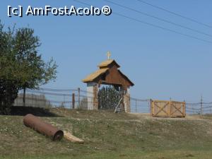 [P20] Schitul Sf. Cuv. Atanasie - Stipoc. Alte două porți.  » foto by iulianic
 - 
<span class="allrVoted glyphicon glyphicon-heart hidden" id="av1107865"></span>
<a class="m-l-10 hidden" id="sv1107865" onclick="voting_Foto_DelVot(,1107865,18801)" role="button">șterge vot <span class="glyphicon glyphicon-remove"></span></a>
<a id="v91107865" class=" c-red"  onclick="voting_Foto_SetVot(1107865)" role="button"><span class="glyphicon glyphicon-heart-empty"></span> <b>LIKE</b> = Votează poza</a> <img class="hidden"  id="f1107865W9" src="/imagini/loader.gif" border="0" /><span class="AjErrMes hidden" id="e1107865ErM"></span>