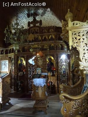 [P05] Catapeteasma bisericii - Schitul „Sf. Cuv. Atanasie”.  » foto by tata123 🔱
 - 
<span class="allrVoted glyphicon glyphicon-heart hidden" id="av1090051"></span>
<a class="m-l-10 hidden" id="sv1090051" onclick="voting_Foto_DelVot(,1090051,18801)" role="button">șterge vot <span class="glyphicon glyphicon-remove"></span></a>
<a id="v91090051" class=" c-red"  onclick="voting_Foto_SetVot(1090051)" role="button"><span class="glyphicon glyphicon-heart-empty"></span> <b>LIKE</b> = Votează poza</a> <img class="hidden"  id="f1090051W9" src="/imagini/loader.gif" border="0" /><span class="AjErrMes hidden" id="e1090051ErM"></span>