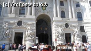 [P02] Poarta de intrare în Palatul Hofburg din Michaelerplatz » foto by ungureanica
 - 
<span class="allrVoted glyphicon glyphicon-heart hidden" id="av973391"></span>
<a class="m-l-10 hidden" id="sv973391" onclick="voting_Foto_DelVot(,973391,18854)" role="button">șterge vot <span class="glyphicon glyphicon-remove"></span></a>
<a id="v9973391" class=" c-red"  onclick="voting_Foto_SetVot(973391)" role="button"><span class="glyphicon glyphicon-heart-empty"></span> <b>LIKE</b> = Votează poza</a> <img class="hidden"  id="f973391W9" src="/imagini/loader.gif" border="0" /><span class="AjErrMes hidden" id="e973391ErM"></span>