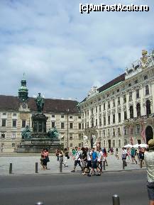 [P03] Palatul Hofburg, curtea interioara » foto by magdalena
 - 
<span class="allrVoted glyphicon glyphicon-heart hidden" id="av117846"></span>
<a class="m-l-10 hidden" id="sv117846" onclick="voting_Foto_DelVot(,117846,18854)" role="button">șterge vot <span class="glyphicon glyphicon-remove"></span></a>
<a id="v9117846" class=" c-red"  onclick="voting_Foto_SetVot(117846)" role="button"><span class="glyphicon glyphicon-heart-empty"></span> <b>LIKE</b> = Votează poza</a> <img class="hidden"  id="f117846W9" src="/imagini/loader.gif" border="0" /><span class="AjErrMes hidden" id="e117846ErM"></span>