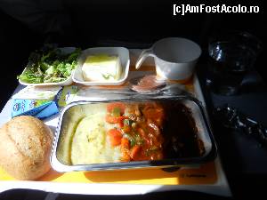 [P08] mancarea de la lufthansa... pare putina, dar cred ca se satura oricine ca are un dar special mancarea din avion sa iti pice greu :))  » foto by alle4295
 - 
<span class="allrVoted glyphicon glyphicon-heart hidden" id="av684823"></span>
<a class="m-l-10 hidden" id="sv684823" onclick="voting_Foto_DelVot(,684823,18861)" role="button">șterge vot <span class="glyphicon glyphicon-remove"></span></a>
<a id="v9684823" class=" c-red"  onclick="voting_Foto_SetVot(684823)" role="button"><span class="glyphicon glyphicon-heart-empty"></span> <b>LIKE</b> = Votează poza</a> <img class="hidden"  id="f684823W9" src="/imagini/loader.gif" border="0" /><span class="AjErrMes hidden" id="e684823ErM"></span>