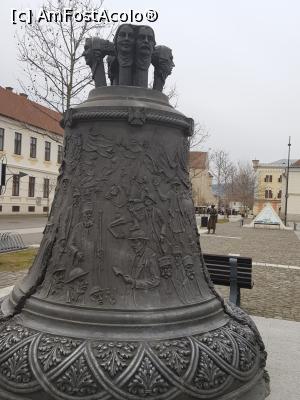 [P39] Clopotul din curtea cetatii care simbolizeaza Unirea.  » foto by iulian68
 - 
<span class="allrVoted glyphicon glyphicon-heart hidden" id="av951844"></span>
<a class="m-l-10 hidden" id="sv951844" onclick="voting_Foto_DelVot(,951844,18888)" role="button">șterge vot <span class="glyphicon glyphicon-remove"></span></a>
<a id="v9951844" class=" c-red"  onclick="voting_Foto_SetVot(951844)" role="button"><span class="glyphicon glyphicon-heart-empty"></span> <b>LIKE</b> = Votează poza</a> <img class="hidden"  id="f951844W9" src="/imagini/loader.gif" border="0" /><span class="AjErrMes hidden" id="e951844ErM"></span>