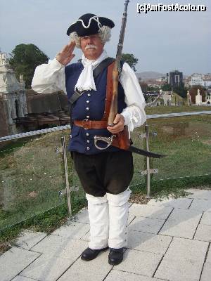 [P16] soldat din apropierea restaurantului » foto by danadana*
 - 
<span class="allrVoted glyphicon glyphicon-heart hidden" id="av568024"></span>
<a class="m-l-10 hidden" id="sv568024" onclick="voting_Foto_DelVot(,568024,18888)" role="button">șterge vot <span class="glyphicon glyphicon-remove"></span></a>
<a id="v9568024" class=" c-red"  onclick="voting_Foto_SetVot(568024)" role="button"><span class="glyphicon glyphicon-heart-empty"></span> <b>LIKE</b> = Votează poza</a> <img class="hidden"  id="f568024W9" src="/imagini/loader.gif" border="0" /><span class="AjErrMes hidden" id="e568024ErM"></span>