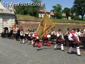 [P33] Pe podul de la poarta aIII-a are loc ceremonialul schimbarii garzii » foto by Dan&Ema
 - 
<span class="allrVoted glyphicon glyphicon-heart hidden" id="av754306"></span>
<a class="m-l-10 hidden" id="sv754306" onclick="voting_Foto_DelVot(,754306,18888)" role="button">șterge vot <span class="glyphicon glyphicon-remove"></span></a>
<a id="v9754306" class=" c-red"  onclick="voting_Foto_SetVot(754306)" role="button"><span class="glyphicon glyphicon-heart-empty"></span> <b>LIKE</b> = Votează poza</a> <img class="hidden"  id="f754306W9" src="/imagini/loader.gif" border="0" /><span class="AjErrMes hidden" id="e754306ErM"></span>