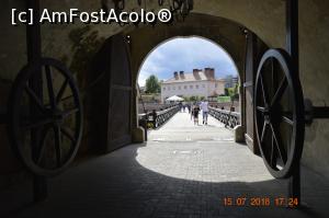 [P05] Una din porțile cetății care în caz de atac se ridica cu ajutorul acelor roți de car.  » foto by KSV
 - 
<span class="allrVoted glyphicon glyphicon-heart hidden" id="av988821"></span>
<a class="m-l-10 hidden" id="sv988821" onclick="voting_Foto_DelVot(,988821,18888)" role="button">șterge vot <span class="glyphicon glyphicon-remove"></span></a>
<a id="v9988821" class=" c-red"  onclick="voting_Foto_SetVot(988821)" role="button"><span class="glyphicon glyphicon-heart-empty"></span> <b>LIKE</b> = Votează poza</a> <img class="hidden"  id="f988821W9" src="/imagini/loader.gif" border="0" /><span class="AjErrMes hidden" id="e988821ErM"></span>