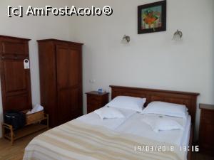 [P18] Alt colț al camerei. Bombonele pe pernă, prosoape parfumate odihnind într-un coș special, o coajă de portocală pictată peste rama tabloului - detalii ce-ți înfrumusețează ziua...  » foto by Alina53
 - 
<span class="allrVoted glyphicon glyphicon-heart hidden" id="av1101315"></span>
<a class="m-l-10 hidden" id="sv1101315" onclick="voting_Foto_DelVot(,1101315,18897)" role="button">șterge vot <span class="glyphicon glyphicon-remove"></span></a>
<a id="v91101315" class=" c-red"  onclick="voting_Foto_SetVot(1101315)" role="button"><span class="glyphicon glyphicon-heart-empty"></span> <b>LIKE</b> = Votează poza</a> <img class="hidden"  id="f1101315W9" src="/imagini/loader.gif" border="0" /><span class="AjErrMes hidden" id="e1101315ErM"></span>