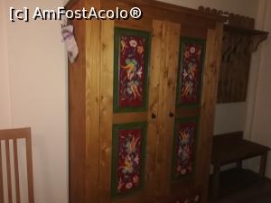 [P08] In fiecare camera era mobilier din lemn, pictat » foto by Mika
 - 
<span class="allrVoted glyphicon glyphicon-heart hidden" id="av1227004"></span>
<a class="m-l-10 hidden" id="sv1227004" onclick="voting_Foto_DelVot(,1227004,18901)" role="button">șterge vot <span class="glyphicon glyphicon-remove"></span></a>
<a id="v91227004" class=" c-red"  onclick="voting_Foto_SetVot(1227004)" role="button"><span class="glyphicon glyphicon-heart-empty"></span> <b>LIKE</b> = Votează poza</a> <img class="hidden"  id="f1227004W9" src="/imagini/loader.gif" border="0" /><span class="AjErrMes hidden" id="e1227004ErM"></span>