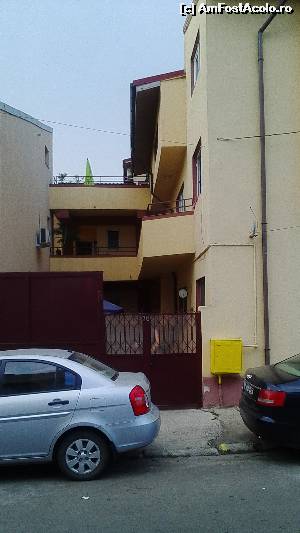 [P09] Vila vazuta din strada » foto by charisteas
 - 
<span class="allrVoted glyphicon glyphicon-heart hidden" id="av647892"></span>
<a class="m-l-10 hidden" id="sv647892" onclick="voting_Foto_DelVot(,647892,18956)" role="button">șterge vot <span class="glyphicon glyphicon-remove"></span></a>
<a id="v9647892" class=" c-red"  onclick="voting_Foto_SetVot(647892)" role="button"><span class="glyphicon glyphicon-heart-empty"></span> <b>LIKE</b> = Votează poza</a> <img class="hidden"  id="f647892W9" src="/imagini/loader.gif" border="0" /><span class="AjErrMes hidden" id="e647892ErM"></span>