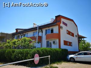 [P01] Vila Andreea, bariera și parcarea, în dreapta » foto by crismis
 - 
<span class="allrVoted glyphicon glyphicon-heart hidden" id="av1088986"></span>
<a class="m-l-10 hidden" id="sv1088986" onclick="voting_Foto_DelVot(,1088986,18977)" role="button">șterge vot <span class="glyphicon glyphicon-remove"></span></a>
<a id="v91088986" class=" c-red"  onclick="voting_Foto_SetVot(1088986)" role="button"><span class="glyphicon glyphicon-heart-empty"></span> <b>LIKE</b> = Votează poza</a> <img class="hidden"  id="f1088986W9" src="/imagini/loader.gif" border="0" /><span class="AjErrMes hidden" id="e1088986ErM"></span>