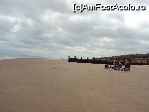 [P26] 26. În primele ore, plaja este deosebit de lată.  » foto by msnd
 - 
<span class="allrVoted glyphicon glyphicon-heart hidden" id="av687162"></span>
<a class="m-l-10 hidden" id="sv687162" onclick="voting_Foto_DelVot(,687162,19042)" role="button">șterge vot <span class="glyphicon glyphicon-remove"></span></a>
<a id="v9687162" class=" c-red"  onclick="voting_Foto_SetVot(687162)" role="button"><span class="glyphicon glyphicon-heart-empty"></span> <b>LIKE</b> = Votează poza</a> <img class="hidden"  id="f687162W9" src="/imagini/loader.gif" border="0" /><span class="AjErrMes hidden" id="e687162ErM"></span>