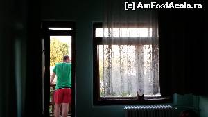 [P01] Fereastra cu tamplarie de lemn si balconul de la primul nivel.  » foto by Sejurica
 - 
<span class="allrVoted glyphicon glyphicon-heart hidden" id="av653587"></span>
<a class="m-l-10 hidden" id="sv653587" onclick="voting_Foto_DelVot(,653587,19070)" role="button">șterge vot <span class="glyphicon glyphicon-remove"></span></a>
<a id="v9653587" class=" c-red"  onclick="voting_Foto_SetVot(653587)" role="button"><span class="glyphicon glyphicon-heart-empty"></span> <b>LIKE</b> = Votează poza</a> <img class="hidden"  id="f653587W9" src="/imagini/loader.gif" border="0" /><span class="AjErrMes hidden" id="e653587ErM"></span>
