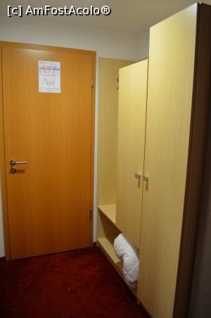 [P22] Dulapul şi cuierul de la intrarea în cameră » foto by kelyboy
 - 
<span class="allrVoted glyphicon glyphicon-heart hidden" id="av938053"></span>
<a class="m-l-10 hidden" id="sv938053" onclick="voting_Foto_DelVot(,938053,19119)" role="button">șterge vot <span class="glyphicon glyphicon-remove"></span></a>
<a id="v9938053" class=" c-red"  onclick="voting_Foto_SetVot(938053)" role="button"><span class="glyphicon glyphicon-heart-empty"></span> <b>LIKE</b> = Votează poza</a> <img class="hidden"  id="f938053W9" src="/imagini/loader.gif" border="0" /><span class="AjErrMes hidden" id="e938053ErM"></span>