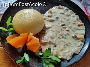 [P21] Restaurant Orizont - hribi cu br&acirc;nză frecată (o variantă și mai hard față de sm&acirc;nt&acirc;nă) » foto by crismis
 - 
<span class="allrVoted glyphicon glyphicon-heart hidden" id="av1416325"></span>
<a class="m-l-10 hidden" id="sv1416325" onclick="voting_Foto_DelVot(,1416325,19156)" role="button">șterge vot <span class="glyphicon glyphicon-remove"></span></a>
<a id="v91416325" class=" c-red"  onclick="voting_Foto_SetVot(1416325)" role="button"><span class="glyphicon glyphicon-heart-empty"></span> <b>LIKE</b> = Votează poza</a> <img class="hidden"  id="f1416325W9" src="/imagini/loader.gif" border="0" /><span class="AjErrMes hidden" id="e1416325ErM"></span>