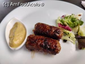 [P23] Restaurant Lebăda; mici... cam mici » foto by crismis
 - 
<span class="allrVoted glyphicon glyphicon-heart hidden" id="av1416673"></span>
<a class="m-l-10 hidden" id="sv1416673" onclick="voting_Foto_DelVot(,1416673,19156)" role="button">șterge vot <span class="glyphicon glyphicon-remove"></span></a>
<a id="v91416673" class=" c-red"  onclick="voting_Foto_SetVot(1416673)" role="button"><span class="glyphicon glyphicon-heart-empty"></span> <b>LIKE</b> = Votează poza</a> <img class="hidden"  id="f1416673W9" src="/imagini/loader.gif" border="0" /><span class="AjErrMes hidden" id="e1416673ErM"></span>