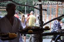 [P12] si iata si pe nenea cu slabe veleitati de ospatar dar simpatic foc » foto by Sanziana
 - 
<span class="allrVoted glyphicon glyphicon-heart hidden" id="av138299"></span>
<a class="m-l-10 hidden" id="sv138299" onclick="voting_Foto_DelVot(,138299,19156)" role="button">șterge vot <span class="glyphicon glyphicon-remove"></span></a>
<a id="v9138299" class=" c-red"  onclick="voting_Foto_SetVot(138299)" role="button"><span class="glyphicon glyphicon-heart-empty"></span> <b>LIKE</b> = Votează poza</a> <img class="hidden"  id="f138299W9" src="/imagini/loader.gif" border="0" /><span class="AjErrMes hidden" id="e138299ErM"></span>