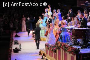 [P12] Ieșirea din scenă a marelui Gheorghe Zamfir » foto by Alina Roxana
 - 
<span class="allrVoted glyphicon glyphicon-heart hidden" id="av1063890"></span>
<a class="m-l-10 hidden" id="sv1063890" onclick="voting_Foto_DelVot(,1063890,19233)" role="button">șterge vot <span class="glyphicon glyphicon-remove"></span></a>
<a id="v91063890" class=" c-red"  onclick="voting_Foto_SetVot(1063890)" role="button"><span class="glyphicon glyphicon-heart-empty"></span> <b>LIKE</b> = Votează poza</a> <img class="hidden"  id="f1063890W9" src="/imagini/loader.gif" border="0" /><span class="AjErrMes hidden" id="e1063890ErM"></span>
