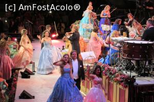 [P03] Urcarea pe scenă a orchestrei Johann Strauss » foto by Alina Roxana
 - 
<span class="allrVoted glyphicon glyphicon-heart hidden" id="av1063881"></span>
<a class="m-l-10 hidden" id="sv1063881" onclick="voting_Foto_DelVot(,1063881,19233)" role="button">șterge vot <span class="glyphicon glyphicon-remove"></span></a>
<a id="v91063881" class=" c-red"  onclick="voting_Foto_SetVot(1063881)" role="button"><span class="glyphicon glyphicon-heart-empty"></span> <b>LIKE</b> = Votează poza</a> <img class="hidden"  id="f1063881W9" src="/imagini/loader.gif" border="0" /><span class="AjErrMes hidden" id="e1063881ErM"></span>