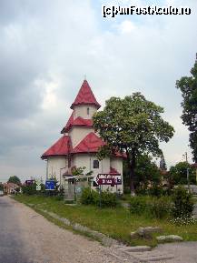 [P02] Sinca Veche - Templul Ursitelor - Aici faceti stanga, in dreptul indicatorului » foto by magdalena
 - 
<span class="allrVoted glyphicon glyphicon-heart hidden" id="av215751"></span>
<a class="m-l-10 hidden" id="sv215751" onclick="voting_Foto_DelVot(,215751,19238)" role="button">șterge vot <span class="glyphicon glyphicon-remove"></span></a>
<a id="v9215751" class=" c-red"  onclick="voting_Foto_SetVot(215751)" role="button"><span class="glyphicon glyphicon-heart-empty"></span> <b>LIKE</b> = Votează poza</a> <img class="hidden"  id="f215751W9" src="/imagini/loader.gif" border="0" /><span class="AjErrMes hidden" id="e215751ErM"></span>