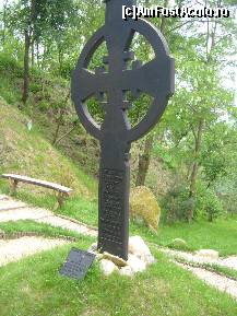 [P24] Sinca Veche - Templul Ursitelor - troita din fata templului » foto by magdalena
 - 
<span class="allrVoted glyphicon glyphicon-heart hidden" id="av215774"></span>
<a class="m-l-10 hidden" id="sv215774" onclick="voting_Foto_DelVot(,215774,19238)" role="button">șterge vot <span class="glyphicon glyphicon-remove"></span></a>
<a id="v9215774" class=" c-red"  onclick="voting_Foto_SetVot(215774)" role="button"><span class="glyphicon glyphicon-heart-empty"></span> <b>LIKE</b> = Votează poza</a> <img class="hidden"  id="f215774W9" src="/imagini/loader.gif" border="0" /><span class="AjErrMes hidden" id="e215774ErM"></span>