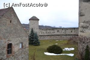 [P10] Curte interioara, in fundal un turn de aparare » foto by AZE
 - 
<span class="allrVoted glyphicon glyphicon-heart hidden" id="av832686"></span>
<a class="m-l-10 hidden" id="sv832686" onclick="voting_Foto_DelVot(,832686,19242)" role="button">șterge vot <span class="glyphicon glyphicon-remove"></span></a>
<a id="v9832686" class=" c-red"  onclick="voting_Foto_SetVot(832686)" role="button"><span class="glyphicon glyphicon-heart-empty"></span> <b>LIKE</b> = Votează poza</a> <img class="hidden"  id="f832686W9" src="/imagini/loader.gif" border="0" /><span class="AjErrMes hidden" id="e832686ErM"></span>