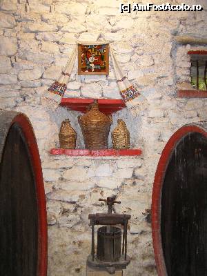 [P12] Cetatea ţărănească de la Câlnic – Jud. Alba - Ornamente pe peretii pivnitei » foto by RoF*
 - 
<span class="allrVoted glyphicon glyphicon-heart hidden" id="av379943"></span>
<a class="m-l-10 hidden" id="sv379943" onclick="voting_Foto_DelVot(,379943,19242)" role="button">șterge vot <span class="glyphicon glyphicon-remove"></span></a>
<a id="v9379943" class=" c-red"  onclick="voting_Foto_SetVot(379943)" role="button"><span class="glyphicon glyphicon-heart-empty"></span> <b>LIKE</b> = Votează poza</a> <img class="hidden"  id="f379943W9" src="/imagini/loader.gif" border="0" /><span class="AjErrMes hidden" id="e379943ErM"></span>