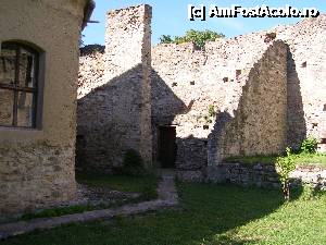 [P20] Cetatea ţărănească de la Câlnic – Jud. Alba - Portiune din zidul de aparare, cu o intrarea intr-o incapere aflata de asemenea, in renovare » foto by RoF*
 - 
<span class="allrVoted glyphicon glyphicon-heart hidden" id="av379951"></span>
<a class="m-l-10 hidden" id="sv379951" onclick="voting_Foto_DelVot(,379951,19242)" role="button">șterge vot <span class="glyphicon glyphicon-remove"></span></a>
<a id="v9379951" class=" c-red"  onclick="voting_Foto_SetVot(379951)" role="button"><span class="glyphicon glyphicon-heart-empty"></span> <b>LIKE</b> = Votează poza</a> <img class="hidden"  id="f379951W9" src="/imagini/loader.gif" border="0" /><span class="AjErrMes hidden" id="e379951ErM"></span>
