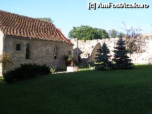 [P21] Cetatea ţărănească de la Câlnic – Jud. Alba - Curtea interioara a cetatii, cu fantana in centrul imaginii » foto by RoF*
 - 
<span class="allrVoted glyphicon glyphicon-heart hidden" id="av379952"></span>
<a class="m-l-10 hidden" id="sv379952" onclick="voting_Foto_DelVot(,379952,19242)" role="button">șterge vot <span class="glyphicon glyphicon-remove"></span></a>
<a id="v9379952" class=" c-red"  onclick="voting_Foto_SetVot(379952)" role="button"><span class="glyphicon glyphicon-heart-empty"></span> <b>LIKE</b> = Votează poza</a> <img class="hidden"  id="f379952W9" src="/imagini/loader.gif" border="0" /><span class="AjErrMes hidden" id="e379952ErM"></span>