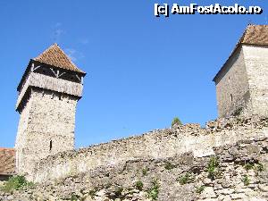 [P03] Cetatea ţărănească de la Câlnic – Jud. Alba - In stanga: fostul donjon (Turnul Siegfried), in dreapta: turnul de pe latura sudica a cetatii » foto by RoF*
 - 
<span class="allrVoted glyphicon glyphicon-heart hidden" id="av379934"></span>
<a class="m-l-10 hidden" id="sv379934" onclick="voting_Foto_DelVot(,379934,19242)" role="button">șterge vot <span class="glyphicon glyphicon-remove"></span></a>
<a id="v9379934" class=" c-red"  onclick="voting_Foto_SetVot(379934)" role="button"><span class="glyphicon glyphicon-heart-empty"></span> <b>LIKE</b> = Votează poza</a> <img class="hidden"  id="f379934W9" src="/imagini/loader.gif" border="0" /><span class="AjErrMes hidden" id="e379934ErM"></span>
