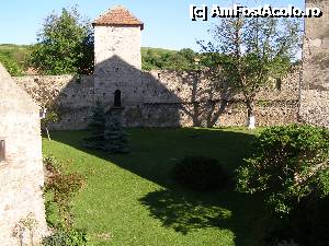 [P31] Cetatea ţărănească de la Câlnic – Jud. Alba - Vedere de la primul etaj al donjonului, catre curtea interioara » foto by RoF*
 - 
<span class="allrVoted glyphicon glyphicon-heart hidden" id="av379962"></span>
<a class="m-l-10 hidden" id="sv379962" onclick="voting_Foto_DelVot(,379962,19242)" role="button">șterge vot <span class="glyphicon glyphicon-remove"></span></a>
<a id="v9379962" class=" c-red"  onclick="voting_Foto_SetVot(379962)" role="button"><span class="glyphicon glyphicon-heart-empty"></span> <b>LIKE</b> = Votează poza</a> <img class="hidden"  id="f379962W9" src="/imagini/loader.gif" border="0" /><span class="AjErrMes hidden" id="e379962ErM"></span>