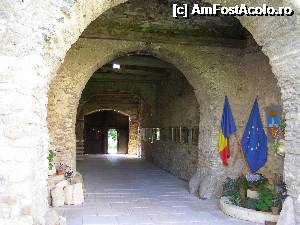 [P09] Cetatea ţărănească de la Câlnic – Jud. Alba - Vedere din curte, catre intrarea in cetate » foto by RoF*
 - 
<span class="allrVoted glyphicon glyphicon-heart hidden" id="av379940"></span>
<a class="m-l-10 hidden" id="sv379940" onclick="voting_Foto_DelVot(,379940,19242)" role="button">șterge vot <span class="glyphicon glyphicon-remove"></span></a>
<a id="v9379940" class=" c-red"  onclick="voting_Foto_SetVot(379940)" role="button"><span class="glyphicon glyphicon-heart-empty"></span> <b>LIKE</b> = Votează poza</a> <img class="hidden"  id="f379940W9" src="/imagini/loader.gif" border="0" /><span class="AjErrMes hidden" id="e379940ErM"></span>