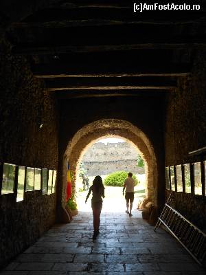 [P03] Tunelul de la intrare, pe sub turnul portii » foto by sed
 - 
<span class="allrVoted glyphicon glyphicon-heart hidden" id="av662337"></span>
<a class="m-l-10 hidden" id="sv662337" onclick="voting_Foto_DelVot(,662337,19242)" role="button">șterge vot <span class="glyphicon glyphicon-remove"></span></a>
<a id="v9662337" class=" c-red"  onclick="voting_Foto_SetVot(662337)" role="button"><span class="glyphicon glyphicon-heart-empty"></span> <b>LIKE</b> = Votează poza</a> <img class="hidden"  id="f662337W9" src="/imagini/loader.gif" border="0" /><span class="AjErrMes hidden" id="e662337ErM"></span>
