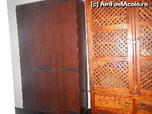 [P01] Sifonierul si dulapul de langa el.  » foto by rora
 - 
<span class="allrVoted glyphicon glyphicon-heart hidden" id="av665918"></span>
<a class="m-l-10 hidden" id="sv665918" onclick="voting_Foto_DelVot(,665918,19293)" role="button">șterge vot <span class="glyphicon glyphicon-remove"></span></a>
<a id="v9665918" class=" c-red"  onclick="voting_Foto_SetVot(665918)" role="button"><span class="glyphicon glyphicon-heart-empty"></span> <b>LIKE</b> = Votează poza</a> <img class="hidden"  id="f665918W9" src="/imagini/loader.gif" border="0" /><span class="AjErrMes hidden" id="e665918ErM"></span>