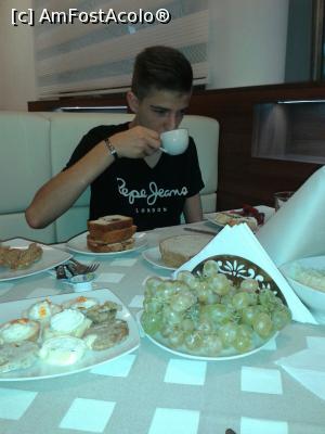 [P05] In restaurant, pe canapeaua confortabila!  » foto by Luiza Liliana
 - 
<span class="allrVoted glyphicon glyphicon-heart hidden" id="av838524"></span>
<a class="m-l-10 hidden" id="sv838524" onclick="voting_Foto_DelVot(,838524,19310)" role="button">șterge vot <span class="glyphicon glyphicon-remove"></span></a>
<a id="v9838524" class=" c-red"  onclick="voting_Foto_SetVot(838524)" role="button"><span class="glyphicon glyphicon-heart-empty"></span> <b>LIKE</b> = Votează poza</a> <img class="hidden"  id="f838524W9" src="/imagini/loader.gif" border="0" /><span class="AjErrMes hidden" id="e838524ErM"></span>