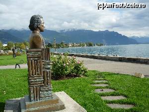 [P04] Bustul lui Eminescu pe faleza linga statuia lui Chaplin.  » foto by Nicu
 - 
<span class="allrVoted glyphicon glyphicon-heart hidden" id="av674528"></span>
<a class="m-l-10 hidden" id="sv674528" onclick="voting_Foto_DelVot(,674528,19406)" role="button">șterge vot <span class="glyphicon glyphicon-remove"></span></a>
<a id="v9674528" class=" c-red"  onclick="voting_Foto_SetVot(674528)" role="button"><span class="glyphicon glyphicon-heart-empty"></span> <b>LIKE</b> = Votează poza</a> <img class="hidden"  id="f674528W9" src="/imagini/loader.gif" border="0" /><span class="AjErrMes hidden" id="e674528ErM"></span>