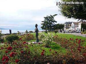 [P05] Statuia lui Charlie Chaplin pe faleza la Vevey.  » foto by Nicu
 - 
<span class="allrVoted glyphicon glyphicon-heart hidden" id="av674529"></span>
<a class="m-l-10 hidden" id="sv674529" onclick="voting_Foto_DelVot(,674529,19406)" role="button">șterge vot <span class="glyphicon glyphicon-remove"></span></a>
<a id="v9674529" class=" c-red"  onclick="voting_Foto_SetVot(674529)" role="button"><span class="glyphicon glyphicon-heart-empty"></span> <b>LIKE</b> = Votează poza</a> <img class="hidden"  id="f674529W9" src="/imagini/loader.gif" border="0" /><span class="AjErrMes hidden" id="e674529ErM"></span>