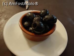 [P22] Restaurantul La Libellule; măsline din partea casei » foto by crismis
 - 
<span class="allrVoted glyphicon glyphicon-heart hidden" id="av1523605"></span>
<a class="m-l-10 hidden" id="sv1523605" onclick="voting_Foto_DelVot(,1523605,19422)" role="button">șterge vot <span class="glyphicon glyphicon-remove"></span></a>
<a id="v91523605" class=" c-red"  onclick="voting_Foto_SetVot(1523605)" role="button"><span class="glyphicon glyphicon-heart-empty"></span> <b>LIKE</b> = Votează poza</a> <img class="hidden"  id="f1523605W9" src="/imagini/loader.gif" border="0" /><span class="AjErrMes hidden" id="e1523605ErM"></span>