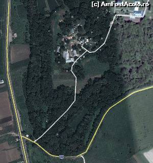 [P01] Din soseaua cu patru benzi, pe drumeag la dreapta, dupa 20-30m este poarta domeniului. Va sfatuiesc sa mergeti mai incet ca sa puteti depista drumeagul.  » foto by andrei2
 - 
<span class="allrVoted glyphicon glyphicon-heart hidden" id="av564630"></span>
<a class="m-l-10 hidden" id="sv564630" onclick="voting_Foto_DelVot(,564630,19447)" role="button">șterge vot <span class="glyphicon glyphicon-remove"></span></a>
<a id="v9564630" class=" c-red"  onclick="voting_Foto_SetVot(564630)" role="button"><span class="glyphicon glyphicon-heart-empty"></span> <b>LIKE</b> = Votează poza</a> <img class="hidden"  id="f564630W9" src="/imagini/loader.gif" border="0" /><span class="AjErrMes hidden" id="e564630ErM"></span>