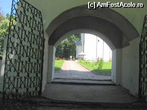 [P30] Pe sub clopotniţă spre biserică » foto by Michi
 - 
<span class="allrVoted glyphicon glyphicon-heart hidden" id="av533174"></span>
<a class="m-l-10 hidden" id="sv533174" onclick="voting_Foto_DelVot(,533174,19447)" role="button">șterge vot <span class="glyphicon glyphicon-remove"></span></a>
<a id="v9533174" class=" c-red"  onclick="voting_Foto_SetVot(533174)" role="button"><span class="glyphicon glyphicon-heart-empty"></span> <b>LIKE</b> = Votează poza</a> <img class="hidden"  id="f533174W9" src="/imagini/loader.gif" border="0" /><span class="AjErrMes hidden" id="e533174ErM"></span>