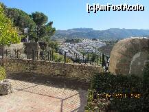 [P83] dintr-o alta gradina a palatului mondragon, o alta vedere spre  vale. da ! aveti dreptate : acest palat este nemaiintalnit ! » foto by a.sr*
 - 
<span class="allrVoted glyphicon glyphicon-heart hidden" id="av279840"></span>
<a class="m-l-10 hidden" id="sv279840" onclick="voting_Foto_DelVot(,279840,19508)" role="button">șterge vot <span class="glyphicon glyphicon-remove"></span></a>
<a id="v9279840" class=" c-red"  onclick="voting_Foto_SetVot(279840)" role="button"><span class="glyphicon glyphicon-heart-empty"></span> <b>LIKE</b> = Votează poza</a> <img class="hidden"  id="f279840W9" src="/imagini/loader.gif" border="0" /><span class="AjErrMes hidden" id="e279840ErM"></span>