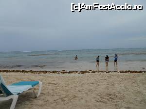 [P21] cam asta a fost plaja si marea in prima zi. prosoapele albastre de pe sezlonguri sunt tot ale hotelului, luate de la standuri plasate in tot felul de locuri.  » foto by alle4295
 - 
<span class="allrVoted glyphicon glyphicon-heart hidden" id="av683900"></span>
<a class="m-l-10 hidden" id="sv683900" onclick="voting_Foto_DelVot(,683900,19528)" role="button">șterge vot <span class="glyphicon glyphicon-remove"></span></a>
<a id="v9683900" class=" c-red"  onclick="voting_Foto_SetVot(683900)" role="button"><span class="glyphicon glyphicon-heart-empty"></span> <b>LIKE</b> = Votează poza</a> <img class="hidden"  id="f683900W9" src="/imagini/loader.gif" border="0" /><span class="AjErrMes hidden" id="e683900ErM"></span>