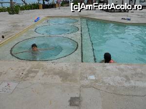 [P22] jacuzziurile si parte din piscina. acolo e foaaarte mica apa, e de copii. a fost mereu loc la jacuzziuri » foto by alle4295
 - 
<span class="allrVoted glyphicon glyphicon-heart hidden" id="av683901"></span>
<a class="m-l-10 hidden" id="sv683901" onclick="voting_Foto_DelVot(,683901,19528)" role="button">șterge vot <span class="glyphicon glyphicon-remove"></span></a>
<a id="v9683901" class=" c-red"  onclick="voting_Foto_SetVot(683901)" role="button"><span class="glyphicon glyphicon-heart-empty"></span> <b>LIKE</b> = Votează poza</a> <img class="hidden"  id="f683901W9" src="/imagini/loader.gif" border="0" /><span class="AjErrMes hidden" id="e683901ErM"></span>