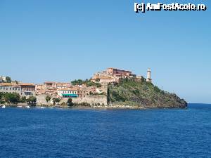 [P02] la intrarea in Portoferraio. Forte Stella şi farul din Portoferraio.  » foto by Mika
 - 
<span class="allrVoted glyphicon glyphicon-heart hidden" id="av685077"></span>
<a class="m-l-10 hidden" id="sv685077" onclick="voting_Foto_DelVot(,685077,19544)" role="button">șterge vot <span class="glyphicon glyphicon-remove"></span></a>
<a id="v9685077" class=" c-red"  onclick="voting_Foto_SetVot(685077)" role="button"><span class="glyphicon glyphicon-heart-empty"></span> <b>LIKE</b> = Votează poza</a> <img class="hidden"  id="f685077W9" src="/imagini/loader.gif" border="0" /><span class="AjErrMes hidden" id="e685077ErM"></span>