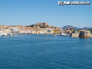 [P03] Portoferraio cu Torre della Linguella.  » foto by Mika
 - 
<span class="allrVoted glyphicon glyphicon-heart hidden" id="av685078"></span>
<a class="m-l-10 hidden" id="sv685078" onclick="voting_Foto_DelVot(,685078,19544)" role="button">șterge vot <span class="glyphicon glyphicon-remove"></span></a>
<a id="v9685078" class=" c-red"  onclick="voting_Foto_SetVot(685078)" role="button"><span class="glyphicon glyphicon-heart-empty"></span> <b>LIKE</b> = Votează poza</a> <img class="hidden"  id="f685078W9" src="/imagini/loader.gif" border="0" /><span class="AjErrMes hidden" id="e685078ErM"></span>