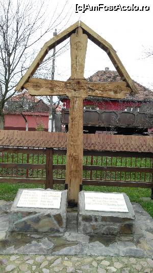 [P16] Complexul Muzeal 'Vatra Satului Românesc' - troiţa închinată eroilor din Salonta, căzuţi în luptele pentru întregirea patriei.  » foto by bogumil
 - 
<span class="allrVoted glyphicon glyphicon-heart hidden" id="av695022"></span>
<a class="m-l-10 hidden" id="sv695022" onclick="voting_Foto_DelVot(,695022,19687)" role="button">șterge vot <span class="glyphicon glyphicon-remove"></span></a>
<a id="v9695022" class=" c-red"  onclick="voting_Foto_SetVot(695022)" role="button"><span class="glyphicon glyphicon-heart-empty"></span> <b>LIKE</b> = Votează poza</a> <img class="hidden"  id="f695022W9" src="/imagini/loader.gif" border="0" /><span class="AjErrMes hidden" id="e695022ErM"></span>