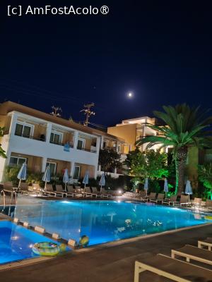 [P03] Curtea interioară și piscina Hotelului Xidas Garden » foto by anamaria_2010
 - 
<span class="allrVoted glyphicon glyphicon-heart hidden" id="av1497600"></span>
<a class="m-l-10 hidden" id="sv1497600" onclick="voting_Foto_DelVot(,1497600,19703)" role="button">șterge vot <span class="glyphicon glyphicon-remove"></span></a>
<a id="v91497600" class=" c-red"  onclick="voting_Foto_SetVot(1497600)" role="button"><span class="glyphicon glyphicon-heart-empty"></span> <b>LIKE</b> = Votează poza</a> <img class="hidden"  id="f1497600W9" src="/imagini/loader.gif" border="0" /><span class="AjErrMes hidden" id="e1497600ErM"></span>