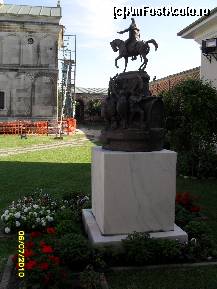 [P05] voievodul Mihai Viteazul - statuie ecvestra » foto by ms65
 - 
<span class="allrVoted glyphicon glyphicon-heart hidden" id="av92899"></span>
<a class="m-l-10 hidden" id="sv92899" onclick="voting_Foto_DelVot(,92899,19770)" role="button">șterge vot <span class="glyphicon glyphicon-remove"></span></a>
<a id="v992899" class=" c-red"  onclick="voting_Foto_SetVot(92899)" role="button"><span class="glyphicon glyphicon-heart-empty"></span> <b>LIKE</b> = Votează poza</a> <img class="hidden"  id="f92899W9" src="/imagini/loader.gif" border="0" /><span class="AjErrMes hidden" id="e92899ErM"></span>
