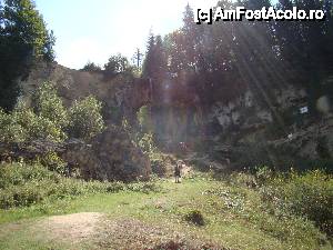 [P04] „Cascada Pişoaia” / O fotografie mai nereuşită, din punct de vedere tehnic, dar superbă pentru a exprima latura mistică a locului realizată prin efectele stranii de lumină ale razelor soarelui.  » foto by Utube
 - 
<span class="allrVoted glyphicon glyphicon-heart hidden" id="av410635"></span>
<a class="m-l-10 hidden" id="sv410635" onclick="voting_Foto_DelVot(,410635,19774)" role="button">șterge vot <span class="glyphicon glyphicon-remove"></span></a>
<a id="v9410635" class=" c-red"  onclick="voting_Foto_SetVot(410635)" role="button"><span class="glyphicon glyphicon-heart-empty"></span> <b>LIKE</b> = Votează poza</a> <img class="hidden"  id="f410635W9" src="/imagini/loader.gif" border="0" /><span class="AjErrMes hidden" id="e410635ErM"></span>