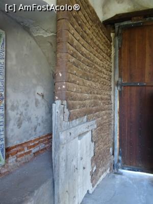 [P05] Poarta de lemn întărită cu benzi metalice (început de secol al XVIII-lea) - Mănăstirea Gura Motrului.  » foto by tata123 🔱
 - 
<span class="allrVoted glyphicon glyphicon-heart hidden" id="av1065058"></span>
<a class="m-l-10 hidden" id="sv1065058" onclick="voting_Foto_DelVot(,1065058,19874)" role="button">șterge vot <span class="glyphicon glyphicon-remove"></span></a>
<a id="v91065058" class=" c-red"  onclick="voting_Foto_SetVot(1065058)" role="button"><span class="glyphicon glyphicon-heart-empty"></span> <b>LIKE</b> = Votează poza</a> <img class="hidden"  id="f1065058W9" src="/imagini/loader.gif" border="0" /><span class="AjErrMes hidden" id="e1065058ErM"></span>