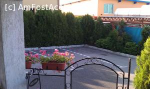 [P04] O mică terasă lângă parcarea vilei Happy Ring Guest Rooms din orașul Haskovo, Bulgaria.  » foto by traian.leuca †
 - 
<span class="allrVoted glyphicon glyphicon-heart hidden" id="av708177"></span>
<a class="m-l-10 hidden" id="sv708177" onclick="voting_Foto_DelVot(,708177,19875)" role="button">șterge vot <span class="glyphicon glyphicon-remove"></span></a>
<a id="v9708177" class=" c-red"  onclick="voting_Foto_SetVot(708177)" role="button"><span class="glyphicon glyphicon-heart-empty"></span> <b>LIKE</b> = Votează poza</a> <img class="hidden"  id="f708177W9" src="/imagini/loader.gif" border="0" /><span class="AjErrMes hidden" id="e708177ErM"></span>